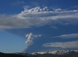 A jednak! Przestrzeń lotnicza zamknięta przez dymiący wulkan