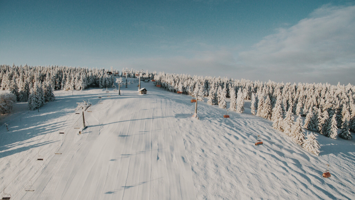 Najlepsze miejsca na narty w Polsce. Sprawdź, dokąd warto pojechać! [RANKING]