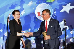 Swiatłana Cichanouska nagrodzona na Forum Ekonomicznym. Mówiła o Białorusinach, którzy "przezwyciężyli strach"