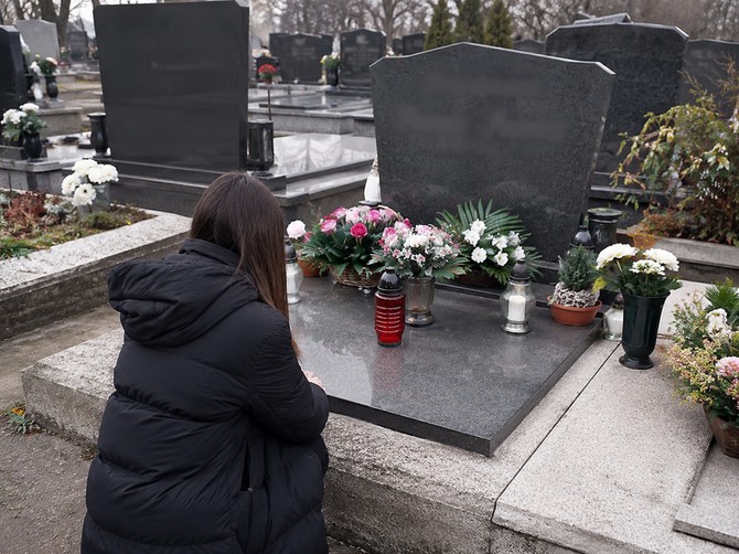 Nina je 23 godine obilazila sestrin grob i oplakivala je misleći da je umrla