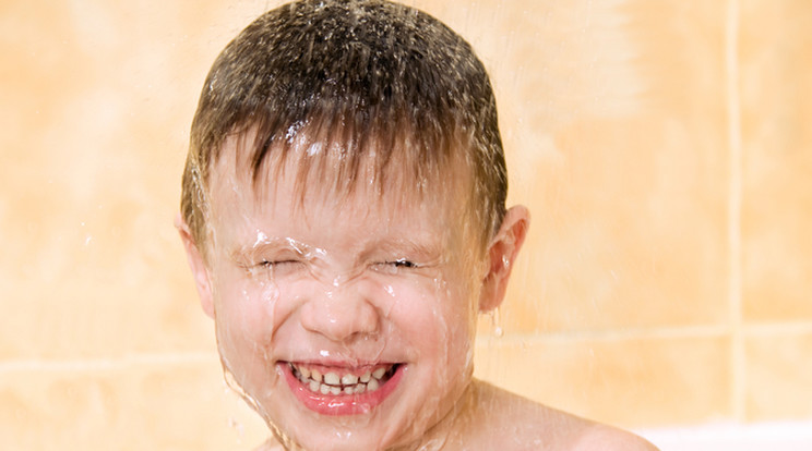 A zuhany alá is követte a 12 éves fiút /Illusztráció: Northfoto