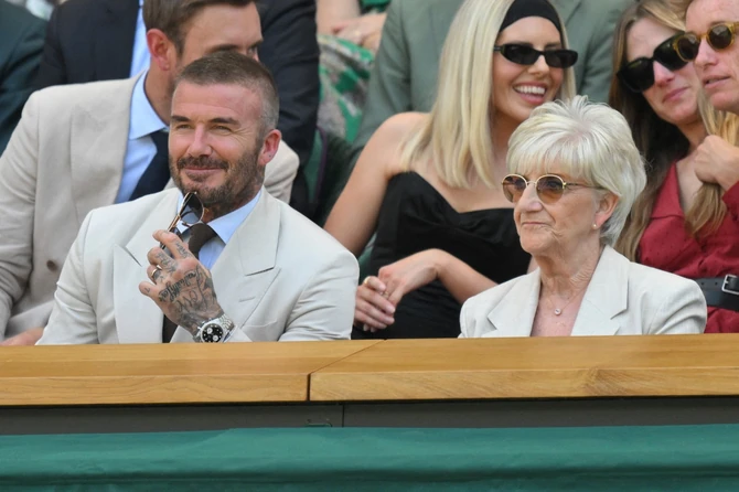 Dejvid Bekam sa majkom 