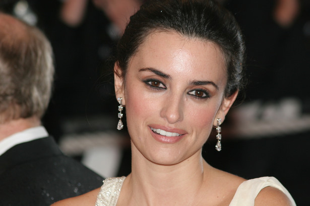 Super Express: Penelope Cruz zagra superagentkę, nazywaną "Bondem w spódnicy", Krystynę Skarbek