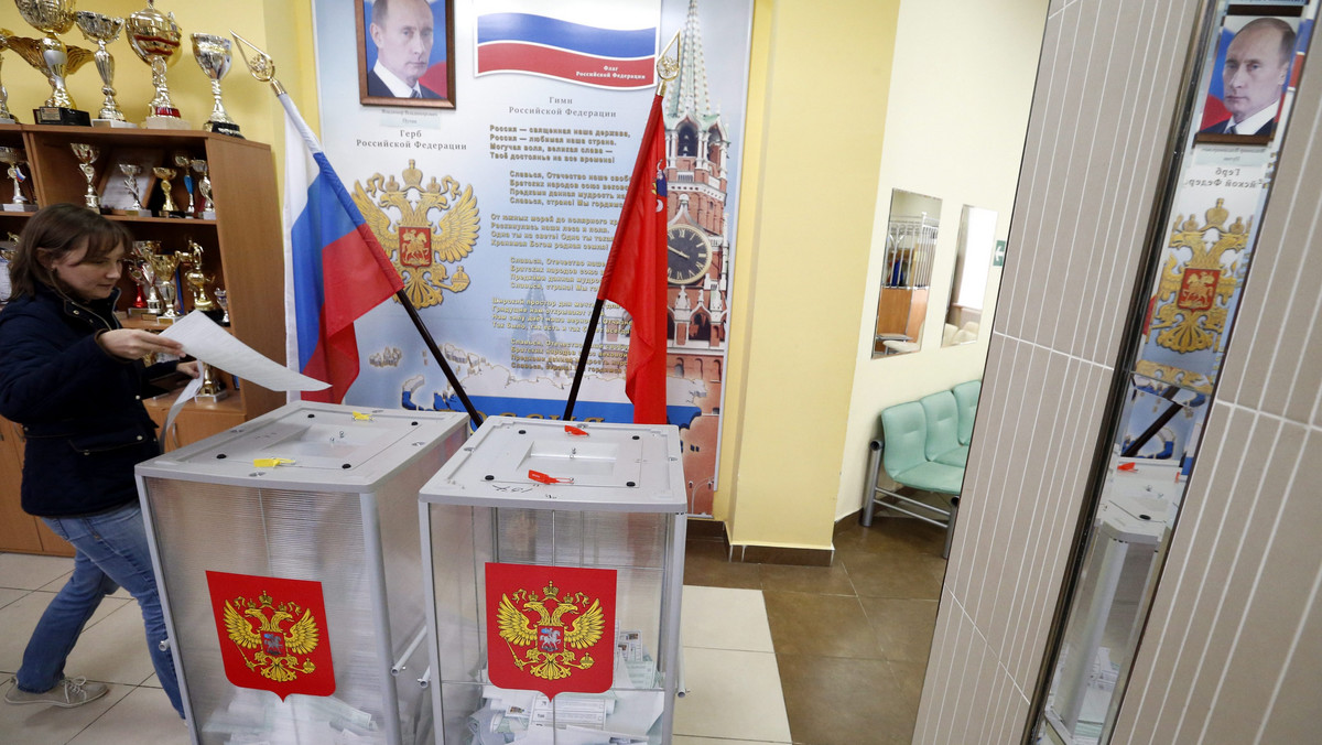 Rządząca partia Jedna Rosja zdobyła 53,8 proc. głosów we wczorajszych wyborach do niższej izby parlamentu Rosji, Dumy Państwowej - poinformowała nad ranem Centralna Komisja Wyborcza po przeliczeniu 60 proc. głosów.