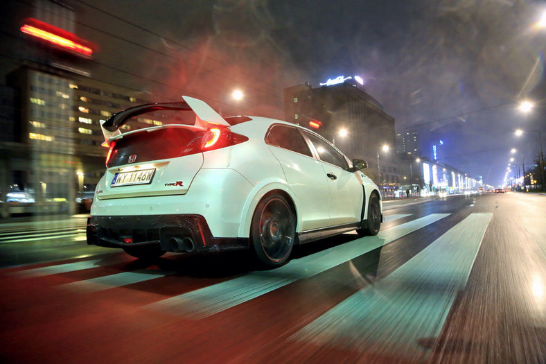 Honda Civic Type R - mroczny rycerz