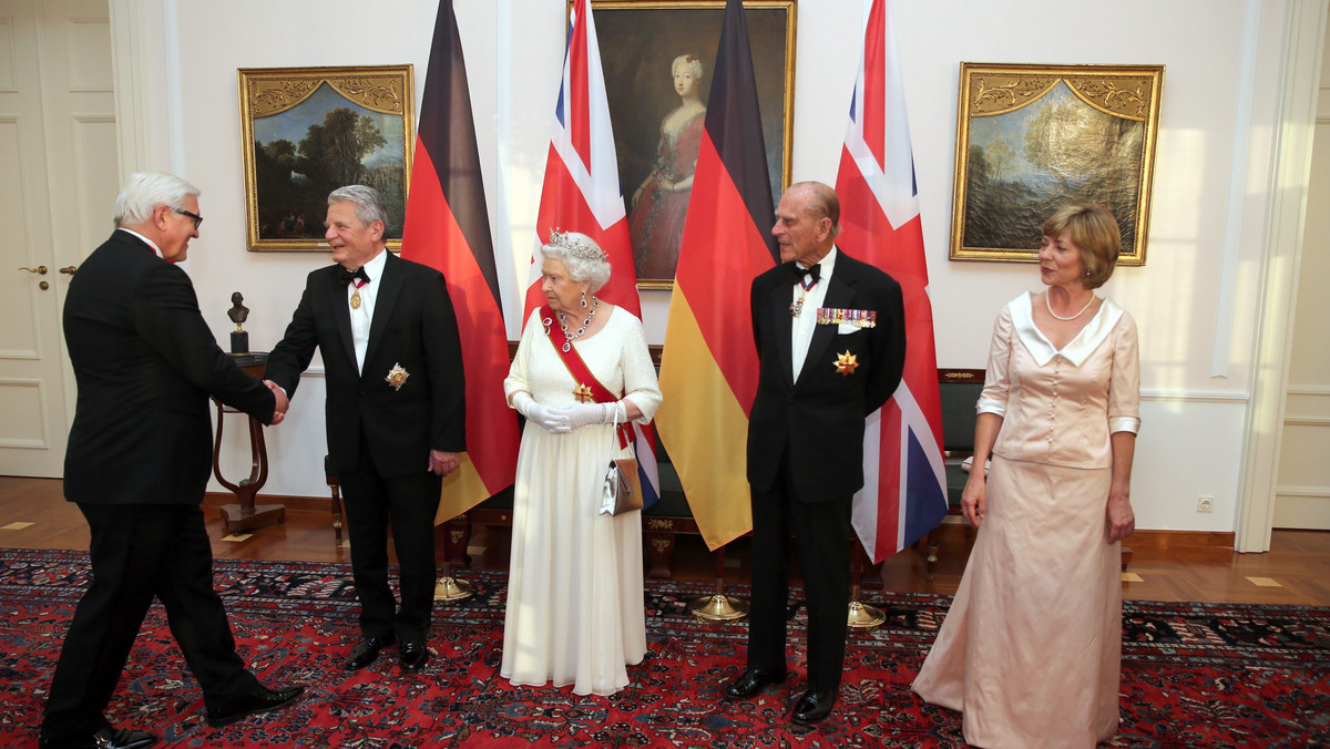 Królowa Elżbieta II ostrzegła w Berlinie - podczas przyjęcia wydanego na jej cześć przez prezydenta Niemiec Joachima Gaucka - przed podziałem Europy i zaapelowała o jedność kontynentu. Gauck podkreślił, że Unia Europejska potrzebuje Wielkiej Brytanii.
