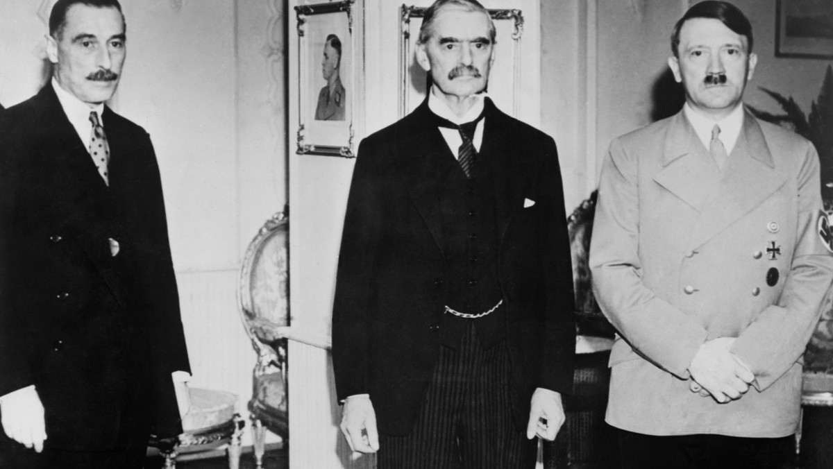 Neville Chamberlain Adolf Hitler