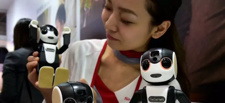 Sharp RoboHon: robot, projektor i smartfon w jednym