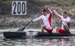 Kanadyjkarze Michał Łubniewski i Arsen Śliwiński ze srebrnym medalem MŚ w kajakarstwie