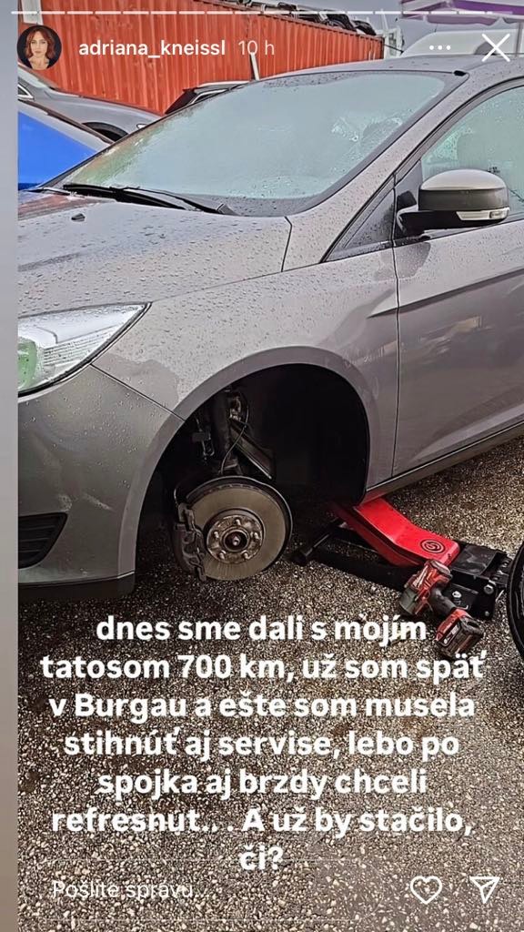 Adriana musí riešiť nepríjemnosti s autom.