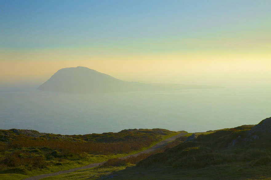 Widok na walijską wyspę Ynys Enlli / fot. David Williams/Getty Images