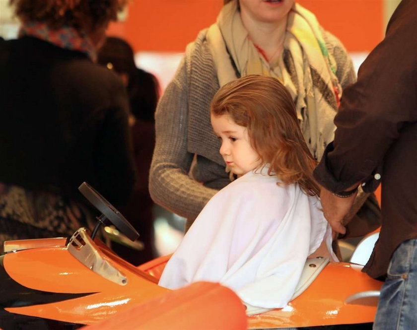 Gwiazda zabrała córkę do fryzjera. FOTO