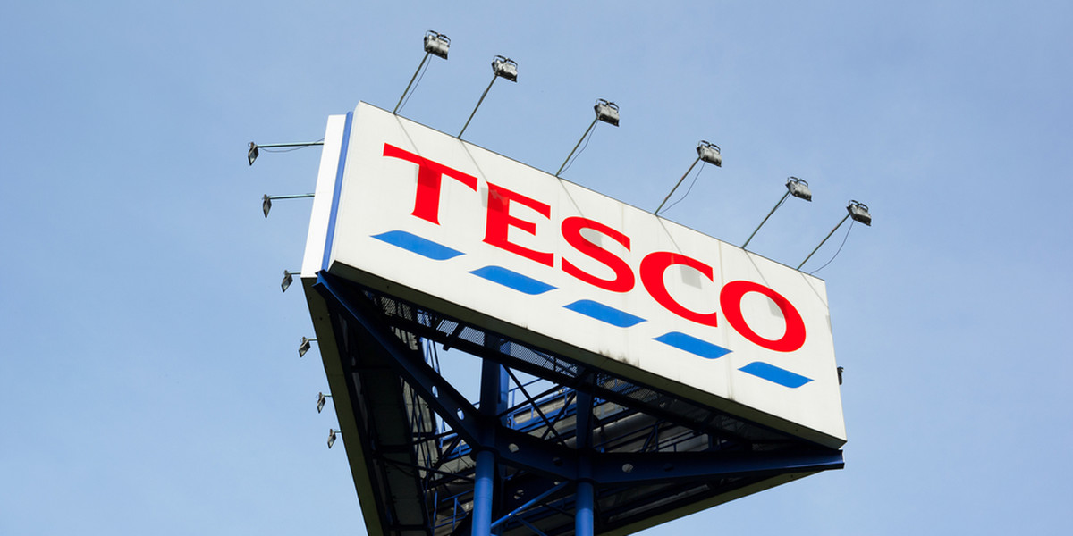 Netto w ramach sfinalizowanej w marcu transakcji przejęło 301 sklepów Tesco, głównie supermarketów, ale też hipermarketów kompaktowych.