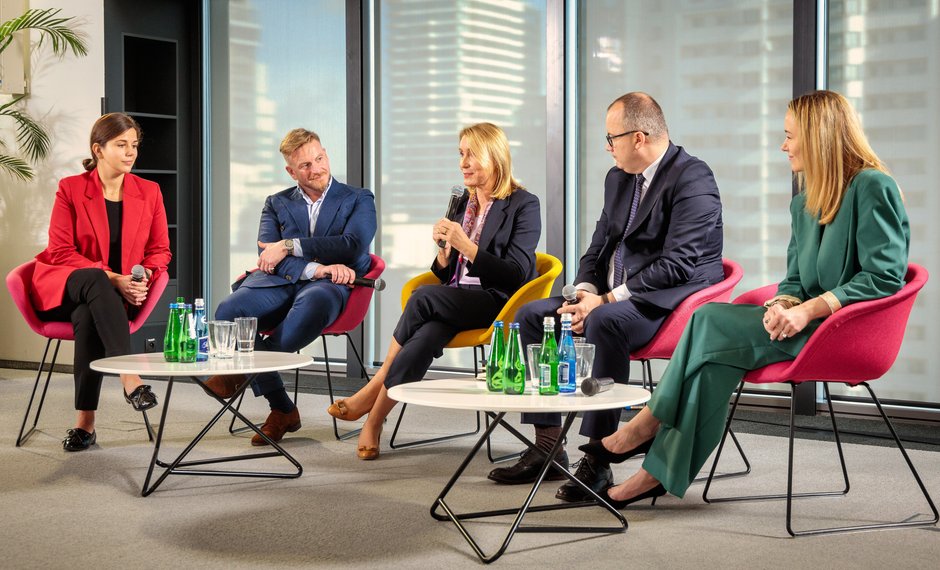 Debata „Rola inkluzywnego języka w budowaniu różnorodności w organizacjach” w ramach programu #WorkingTogether. Pomysłodawcą i organizatorem był Związek Liderów Sektora Usług Biznesowych ABSL. 