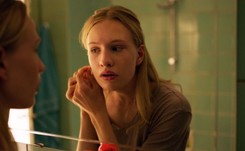 'Girl' o transpłciowej nastolatce powinien zobaczyć każdy rodzic. Zwłaszcza w kontekście rządowej nagonki na LGBT [RECENZJA]