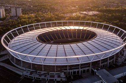 Kultowa arena sportowa z nowoczesnym centrum biznesowym