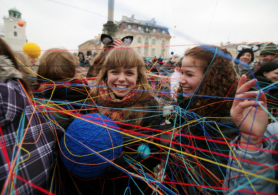 WARSZAWA DZIEŃ KOTA BITWA NA KŁĘBKI WEŁNY HAPPENING