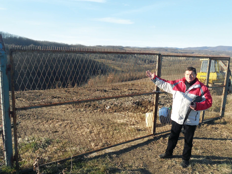 Reditelj je u Sokolićima kupio 15,5 hektara zemlje i za nju, kako kažu meštani, "dobro platio"