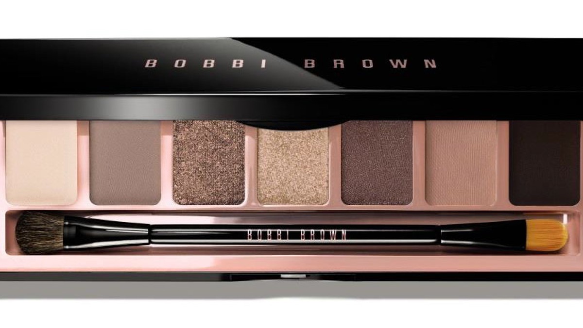 Bobbi Brown wprowadza na rynek kolekcję Telluride Eye Palette, inspirowaną przez jedno z ukochanych miejsc wizażystki. Położone w Colorado, wśród imponujących gór, miasto Telluride znane jest z naturalnego piękna i jest ciągłym źródłem inspiracji dla Bobbi. Każdy produkt z tej serii obdarzy skórę cudownym połyskiem i odcieniem, jaki pozostawia na niej popołudniowe słońce Telluride.