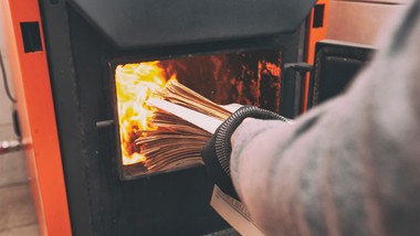 gorzka niespodzianka dla korzystających z kominków i centralnego ogrzewania. można zapłacić wysoką grzywnę