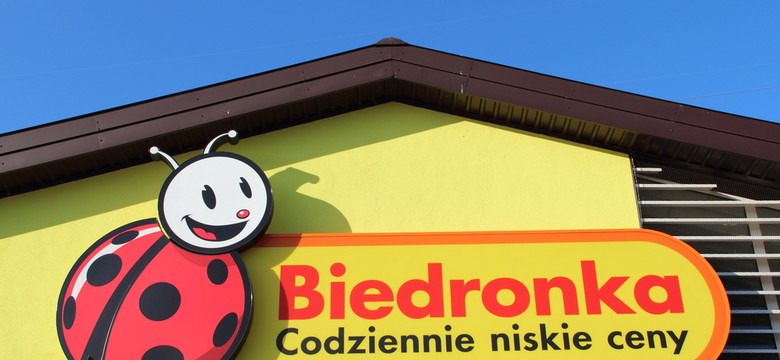 Te klapki z Biedronki to hit lata. Kupisz je za mniej niż 25 zł