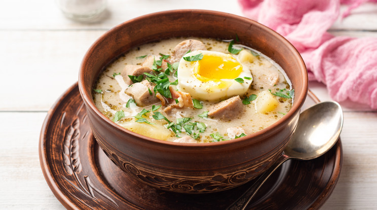 A zurek hagyományos lengyel leves, amely húsvétkor is gyakran kerül az asztalra / Fotó: Shutterstock