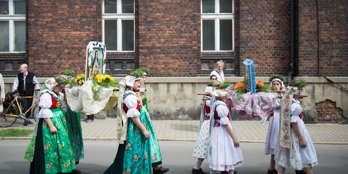 Świętochłowice. Procesja Bożego Ciała w Lipinach 