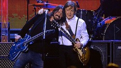 Paul McCartney gra z Dave'em Grohlem – zobacz!