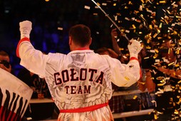 Częstochowa, 25.10.2014. Andrzej Gołota po walce z Danellem Nicholsonem z USA na gali Fight Night 9 Gołota vs. Nicholson - Pożegnanie