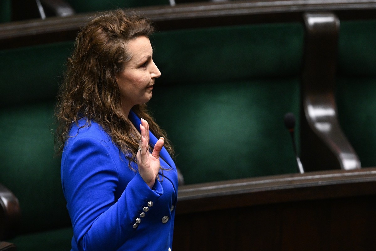 Monika Pawłowska składa ślubowanie poselskie