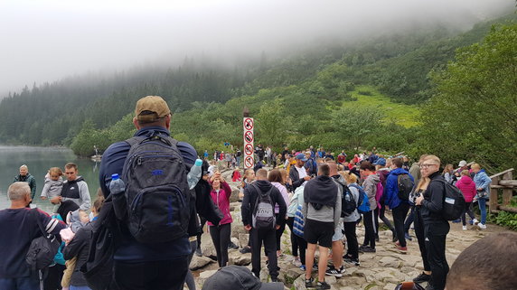 Szturm turystów na Morskie Oko