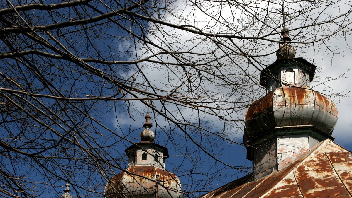 Modlitwa ekumeniczna za zmarłych parafian zabytkowej greckokatolickiej cerkwi z 1729 r. w Kupnej (Podkarpackie), która odbyła się na ruinach świątyni, rozpoczęła proces przeniesienia jej ocalałych fragmentów do Godkowa (woj. warmińsko-mazurskie).