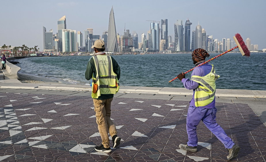 Pracownicy w Katarze