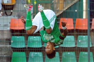 Buty piłkarskie z... 4000 kryształów Swarovskiego