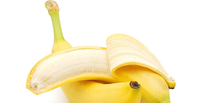 Skórka od banana wybiela zęby. Sprawdzony sposób