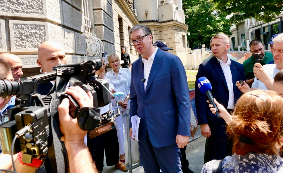 Vučić razgovarao sa demonstrantima ispred Predsedništva