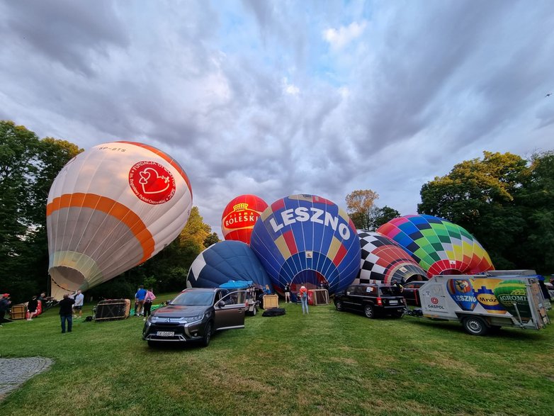 II Zawody Balonowe "In The Silesian Sky" - start balonów o świcie z pszczyńskiego parku zamkowego - 25.06.2022 r. - autor: wpk / pless.pl