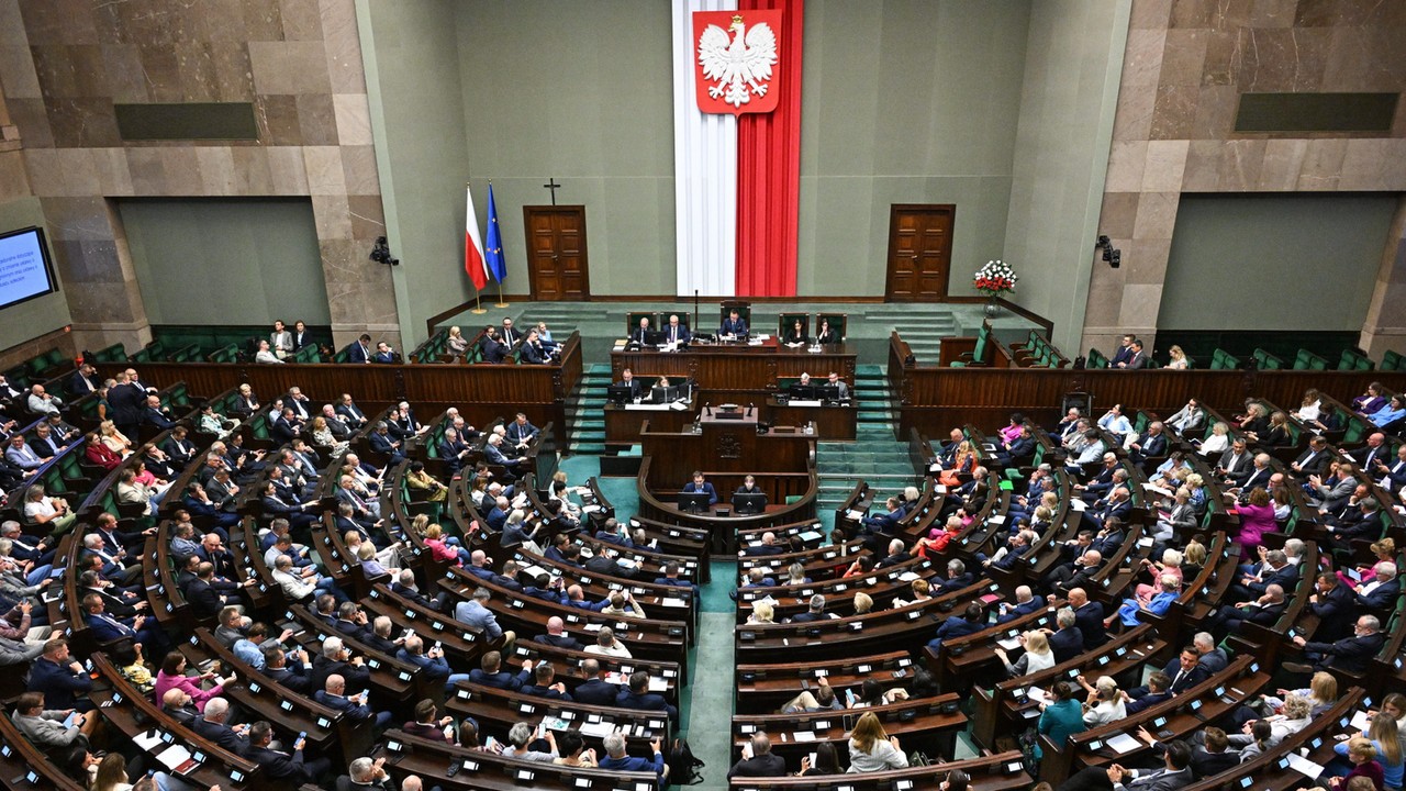 Tajne obrady w Sejmie. Posłowie zajęli się Antonim Macierewiczem [RELACJA NA ŻYWO]