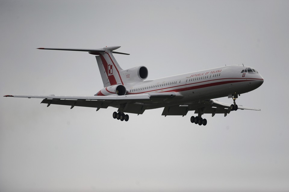 WARSZAWA SAMOLOT TU-154M WRÓCIŁ DO POLSKI