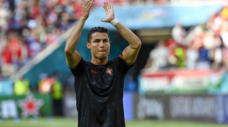 C. Ronaldo mozdulatára 4 milliárdot esett a cég részvénye. / Fotó: MTI/Kovács Tamás