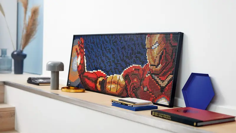 Z trzech zestawów LEGO Art Iron Man możemy ułożyć duży obraz bohatera w akcji, fot. LEGO