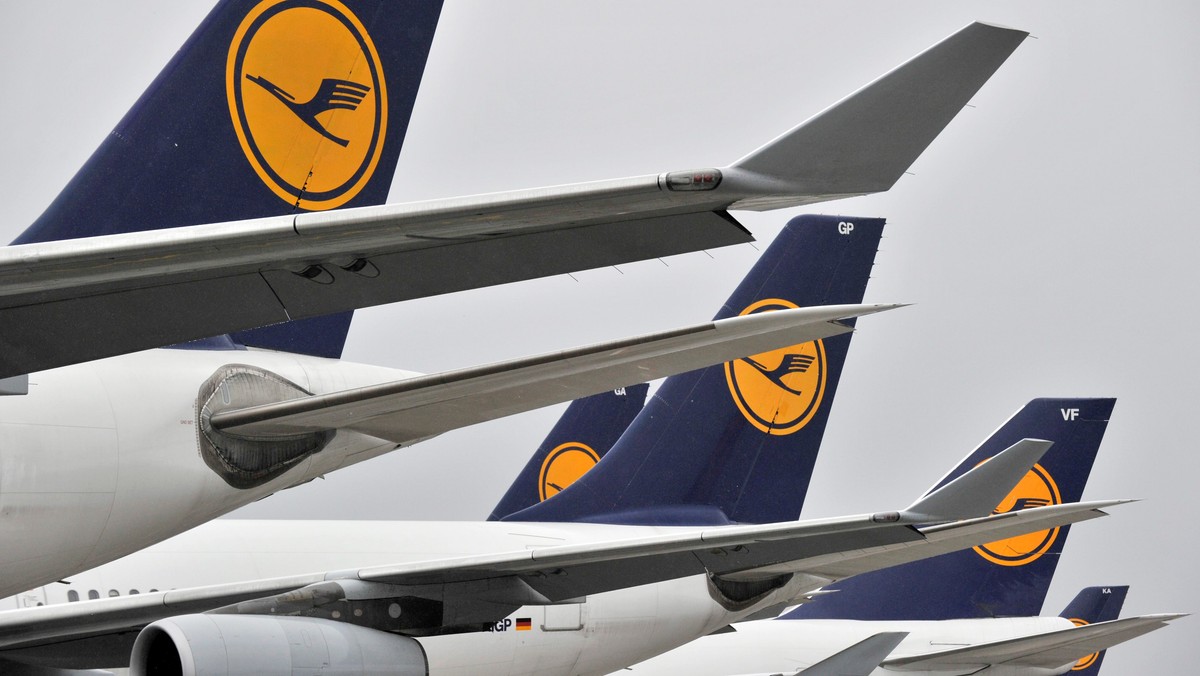 Z powodu trzydniowego strajku pilotów Lufthansa odwołuje 3,8 tys. lotów. Strajk ma dotknąć łącznie 425 tys. pasażerów - poinformował w komunikacie największy niemiecki przewoźnik lotniczy.