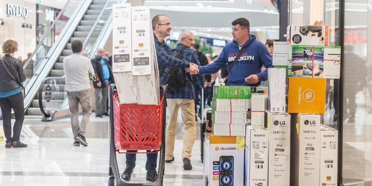 Nawet ograniczony zakaz handlu w niedzielę odbije się na polskim PKB