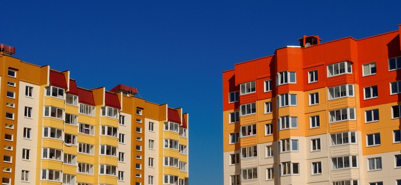 Mniej mieszkań sprzedaje się za gotówkę. "Zysku nikt nie gwarantuje"