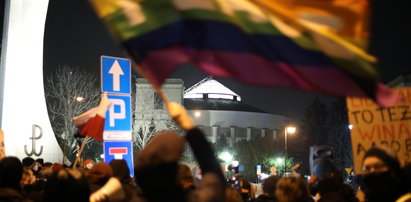 Strajk przed Sejmem. Policja wylegitymowała demonstrantów