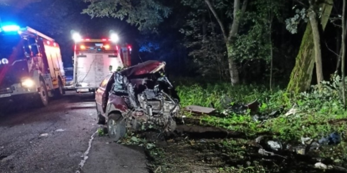 Dramatyczna ucieczka przed policją zakończyła się tragedią. Nie żyje dwóch młodych mężczyzn.