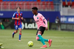 Piłkarz Barcelony w Premier League. Zagra z reprezentantem Polski