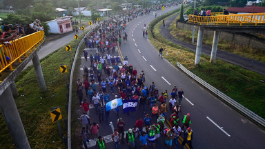 Potężna karawana migrantów zmierza ku granicom USA. Trump grozi wstrzymaniem pomocy dla Ameryki Środkowej