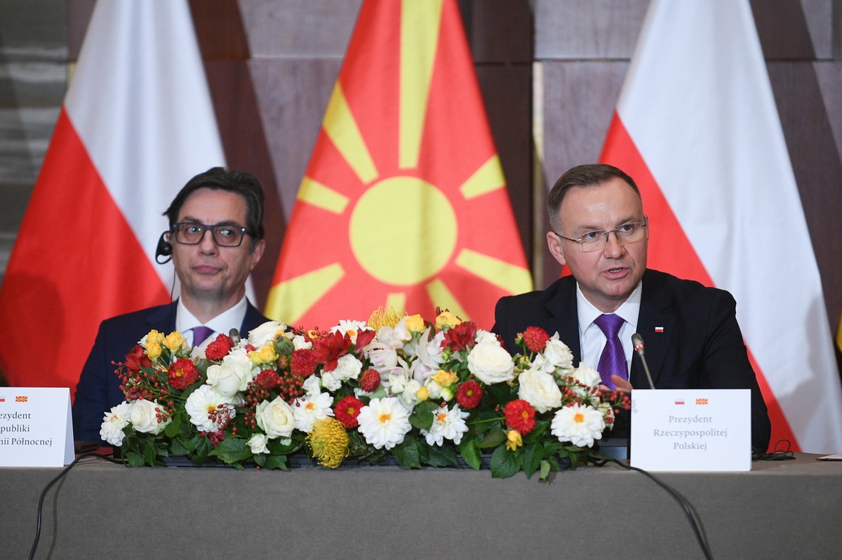 Warszawa, 24.10.2022. Prezydent Andrzej Duda (P) i prezydent Republiki Macedonii Północnej Stewo Pendarowski (L) podczas spotkania gospodarczego Polska-Macedonia Północna, 24 bm. w Warszawie. (mr) PAP/Marcin Obara