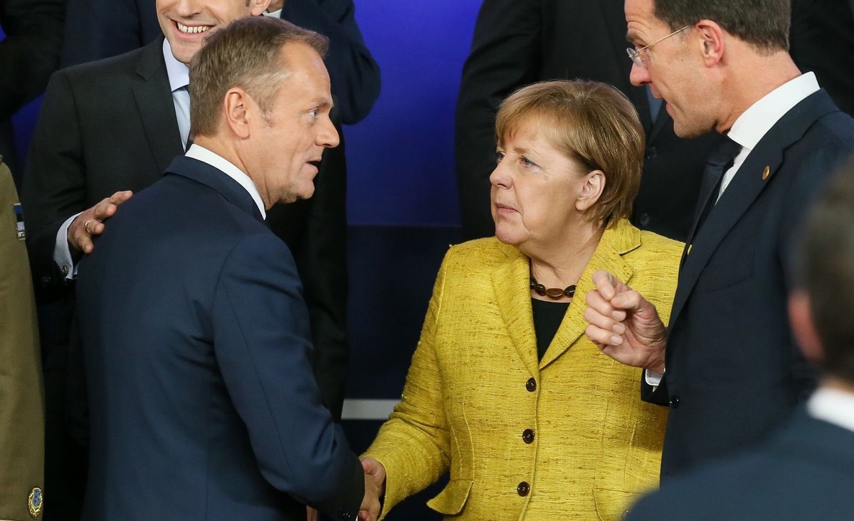 "FAS" wyraża wątpliwość, czy Tusk zapoznał się z przebiegiem prac nad poszukiwanym od 15 miesięcy rozwiązaniem problemu migracyjnego.